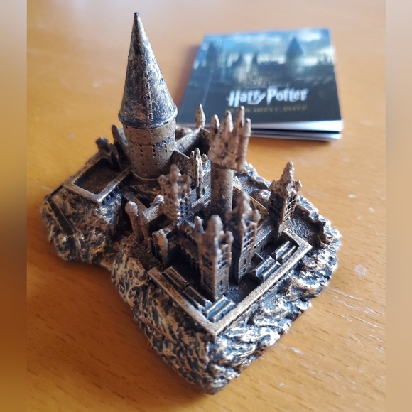 Harry Potter light up castle, booklet and magazine - Picture 11 of 13